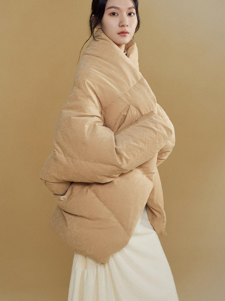 Gestapelte Knackpackung gebogen