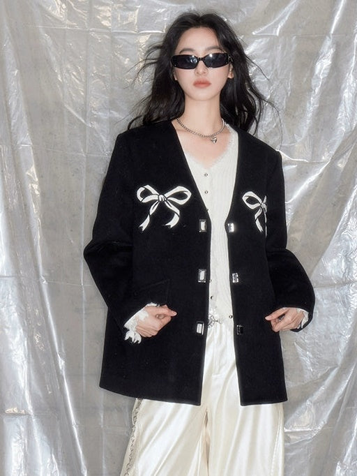 V-Ausschnitt Bow Stickie-Metallknopfjacke