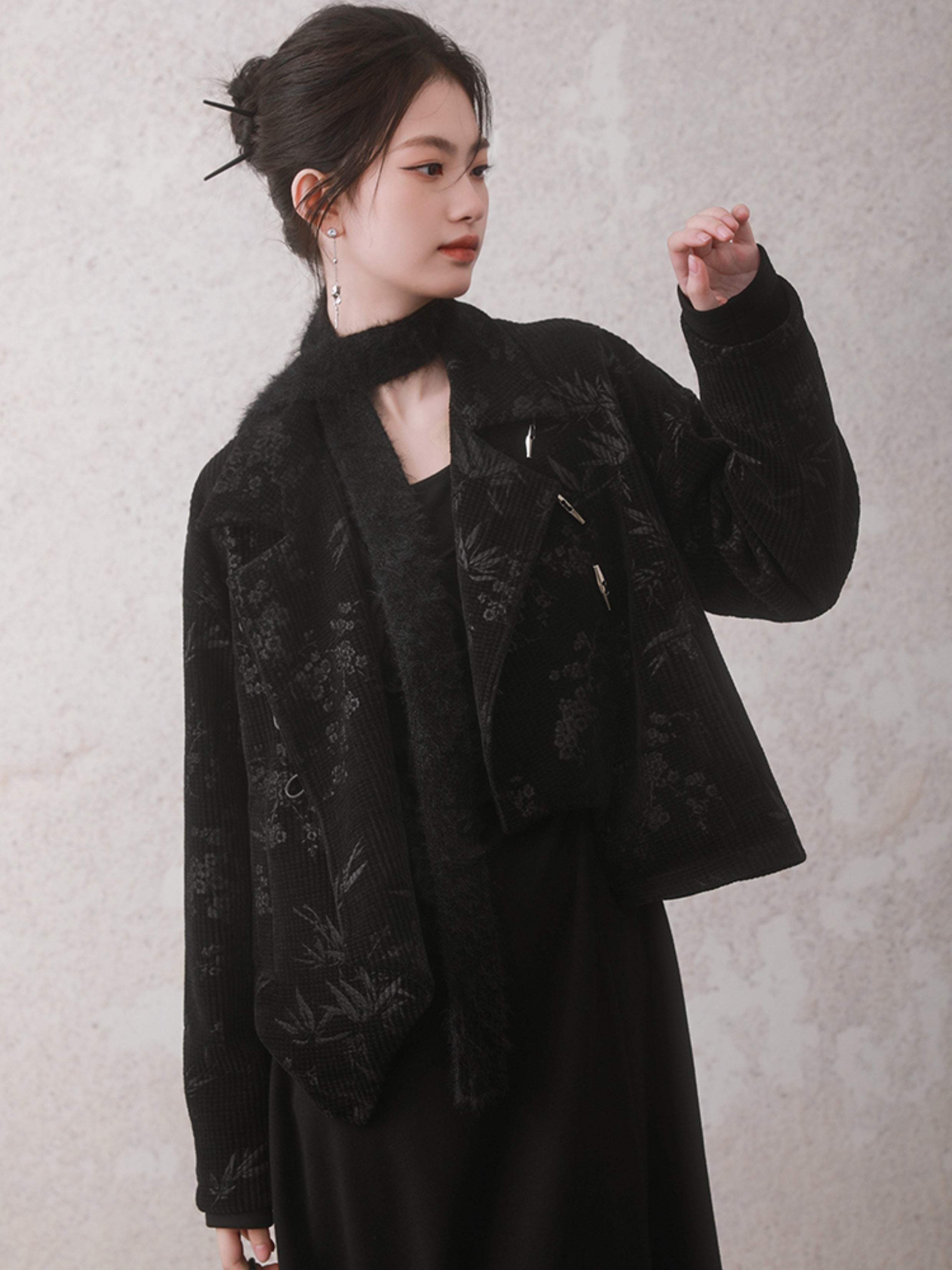 대나무 잎은 엠보싱 된 비스듬한 옷깃 짧은 재킷