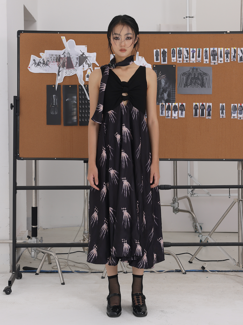 Handschatten -Draping -Design -Ärmelkleid