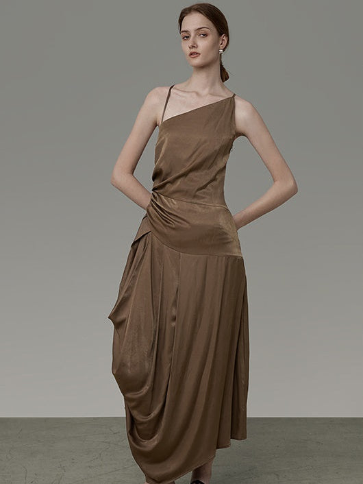 불규칙한 드레이프 경사 디자인 슬립 드레스