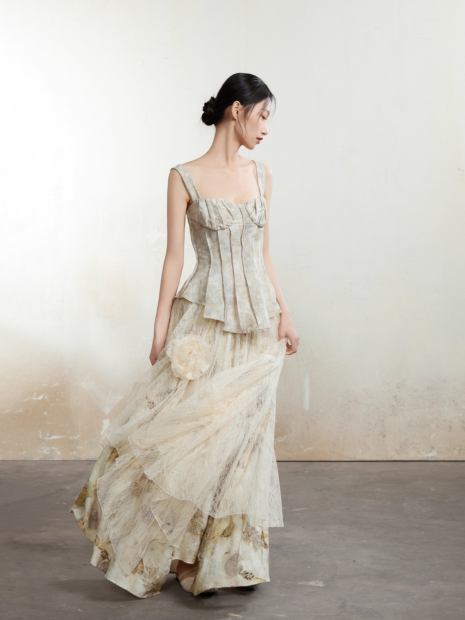 Romantic Slim Pleat Suspender Top
