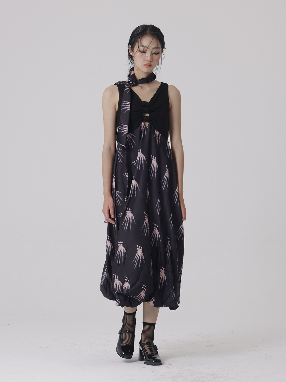 Handschatten -Draping -Design -Ärmelkleid