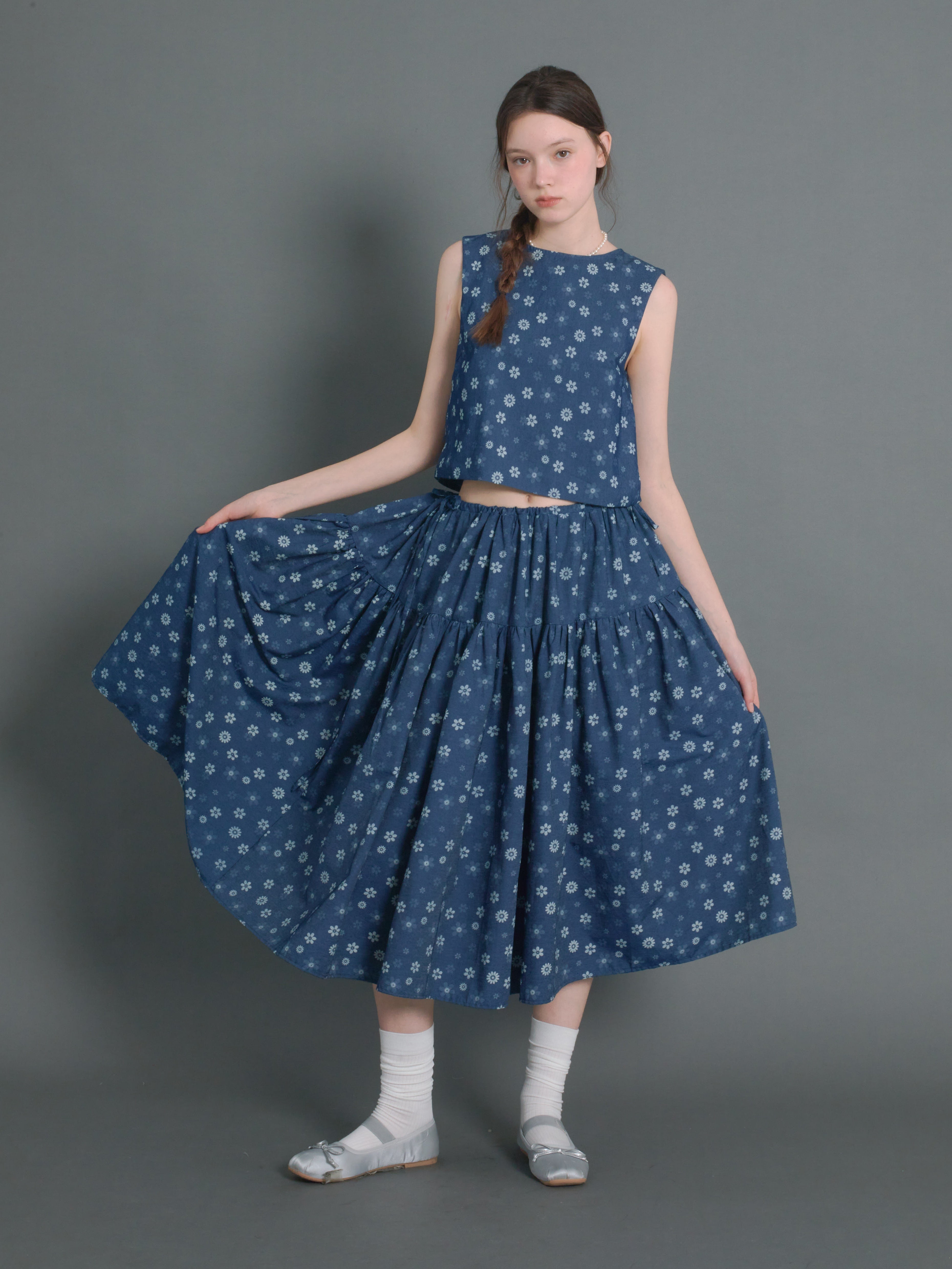 Flower Denim Sleeveless Back Ribbon Top & Gather Fluffy Skirt