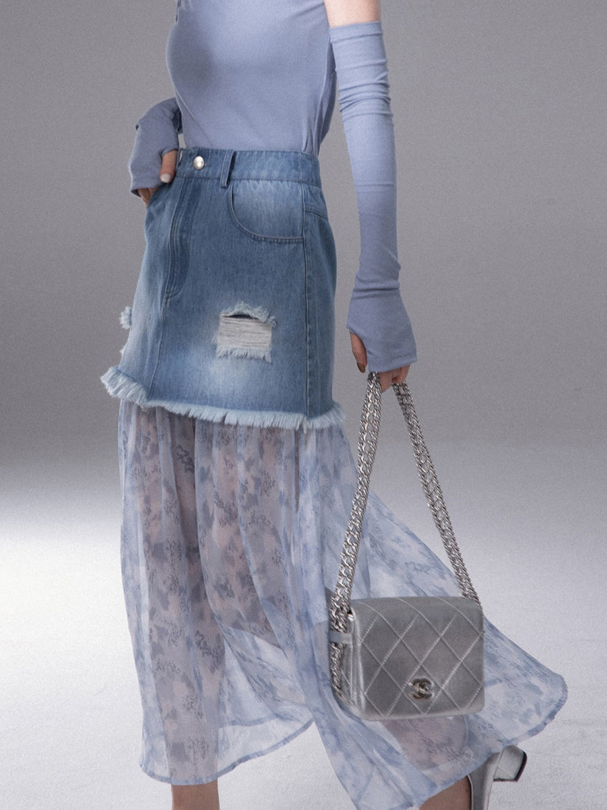 En denim épissant la jupe de fil tachée