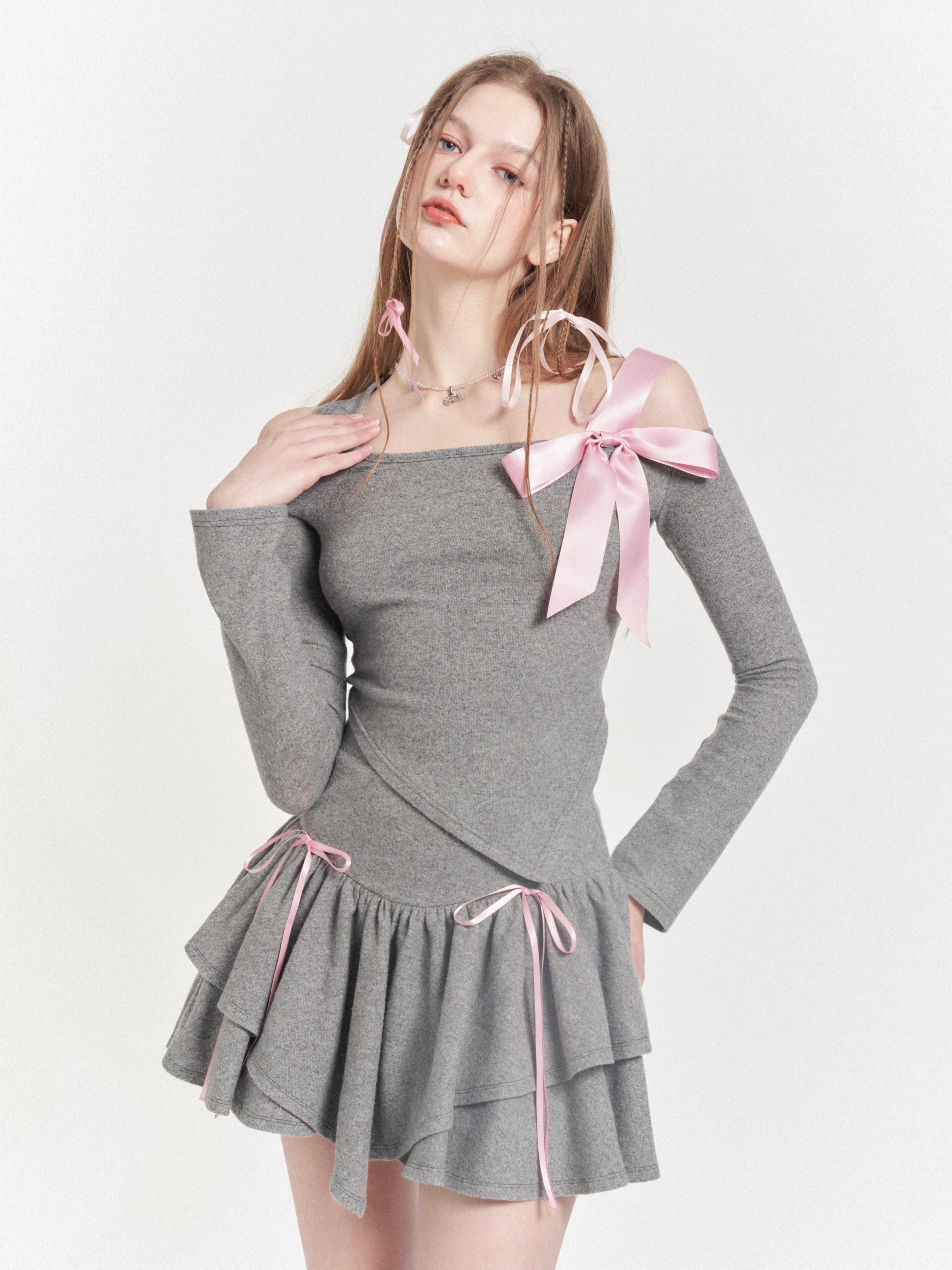 Asymmetrische Off-Shoulder-Top & Frill-Rock des Bandes asymmetrisch