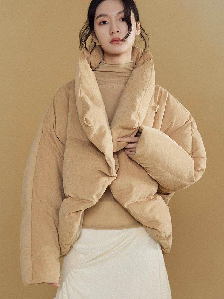 Gestapelte Knackpackung gebogen