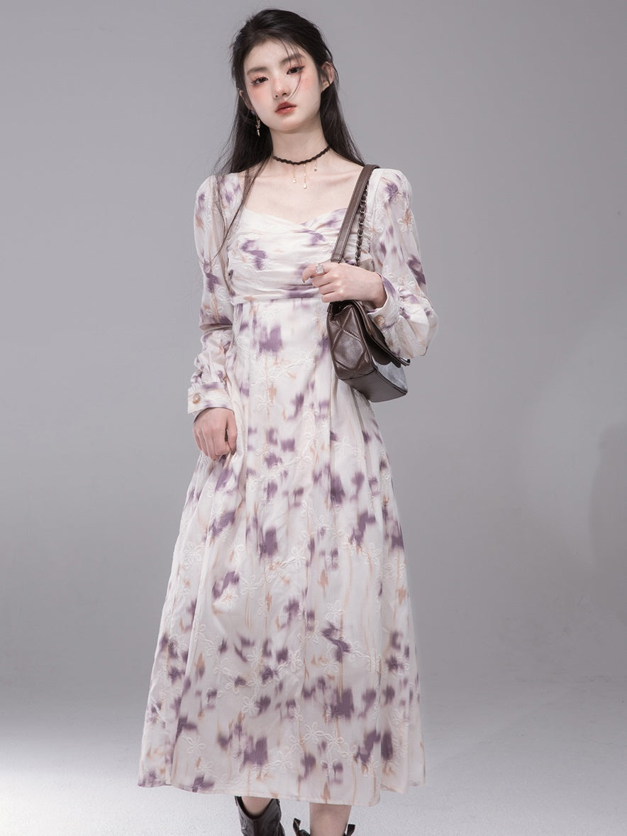 Coffre floral brumeux robe imprimée rassemblée