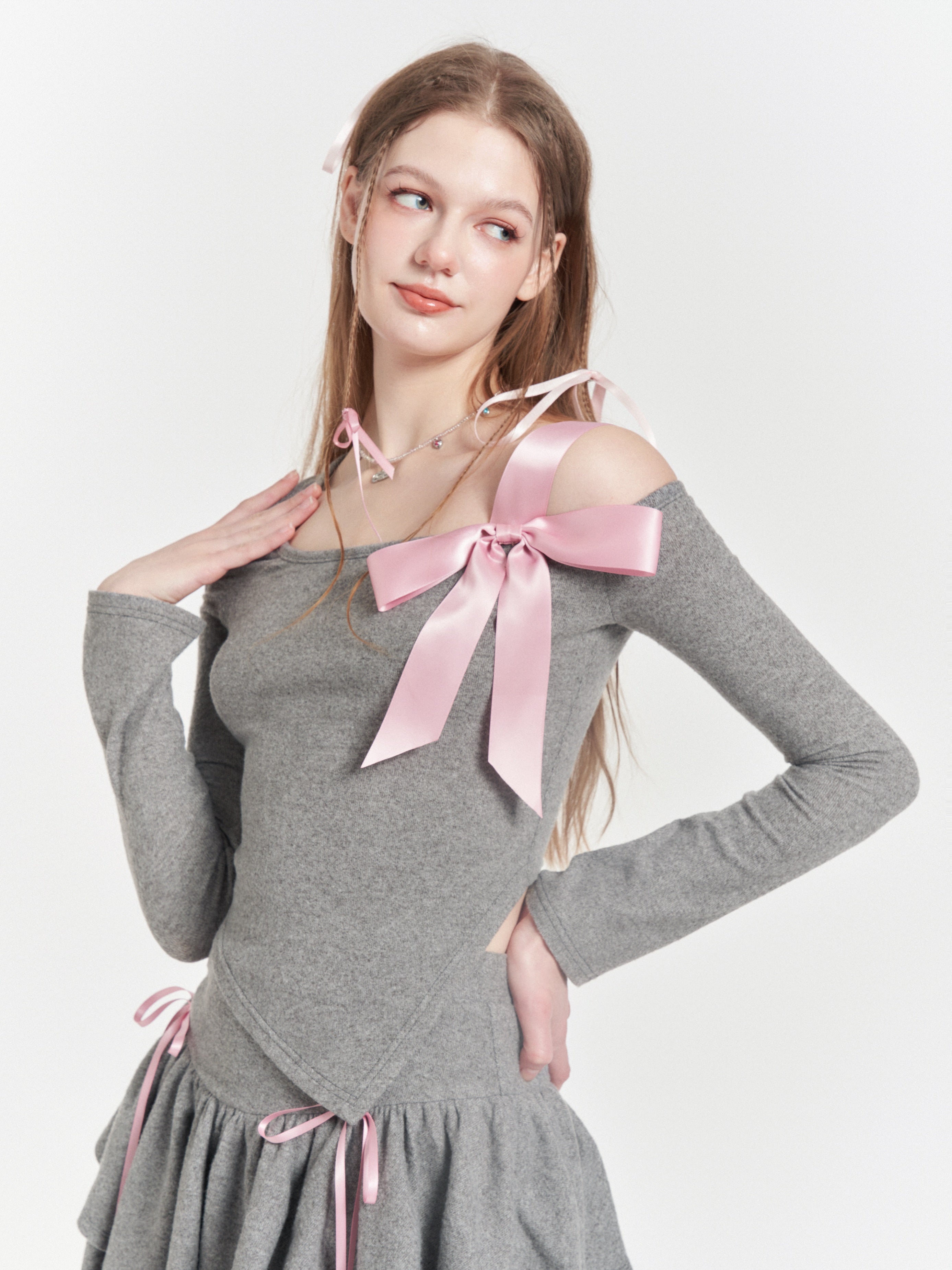 Asymmetrische Off-Shoulder-Top & Frill-Rock des Bandes asymmetrisch