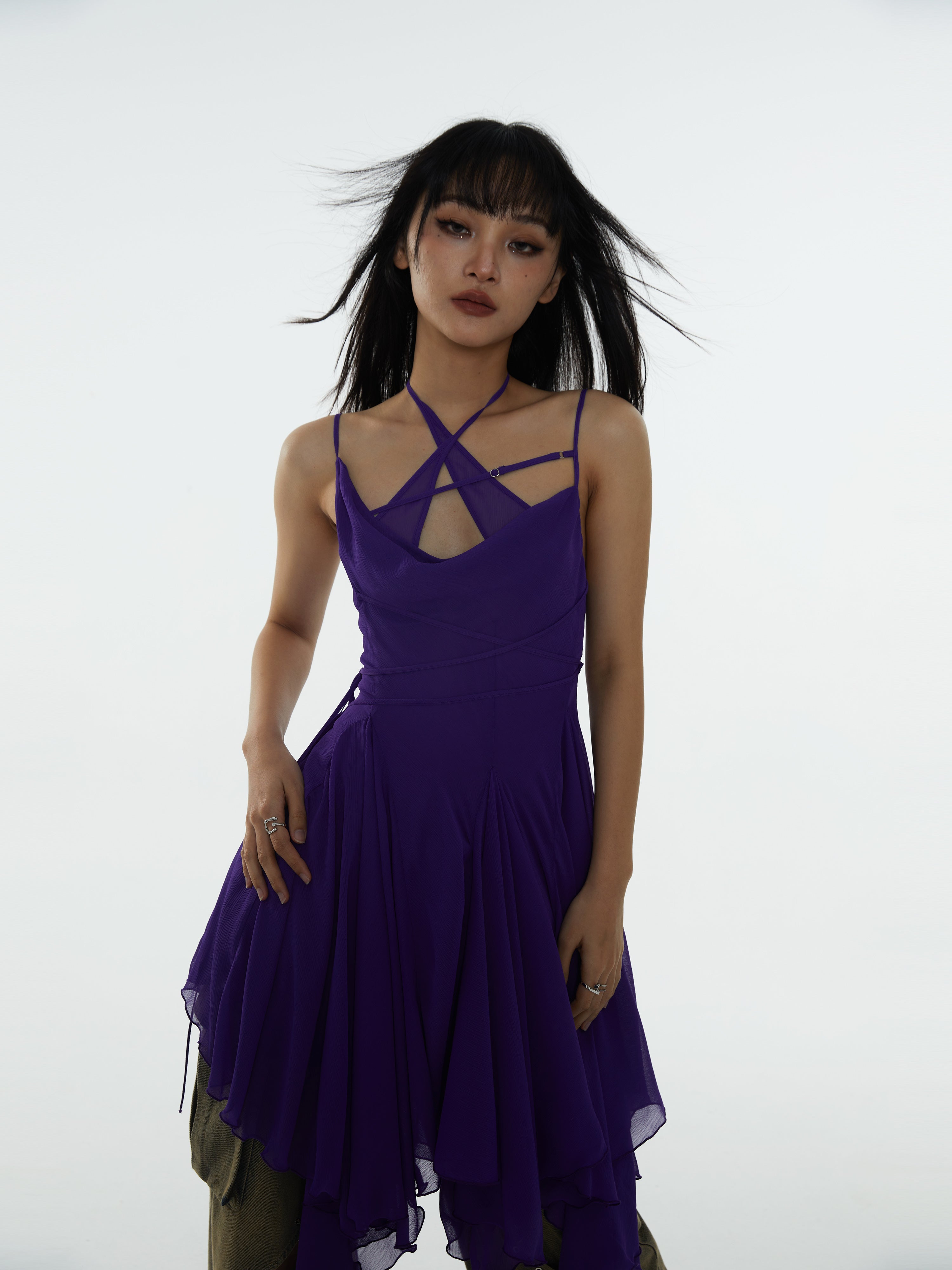 Unregelmäßiges Saumgurtkleid