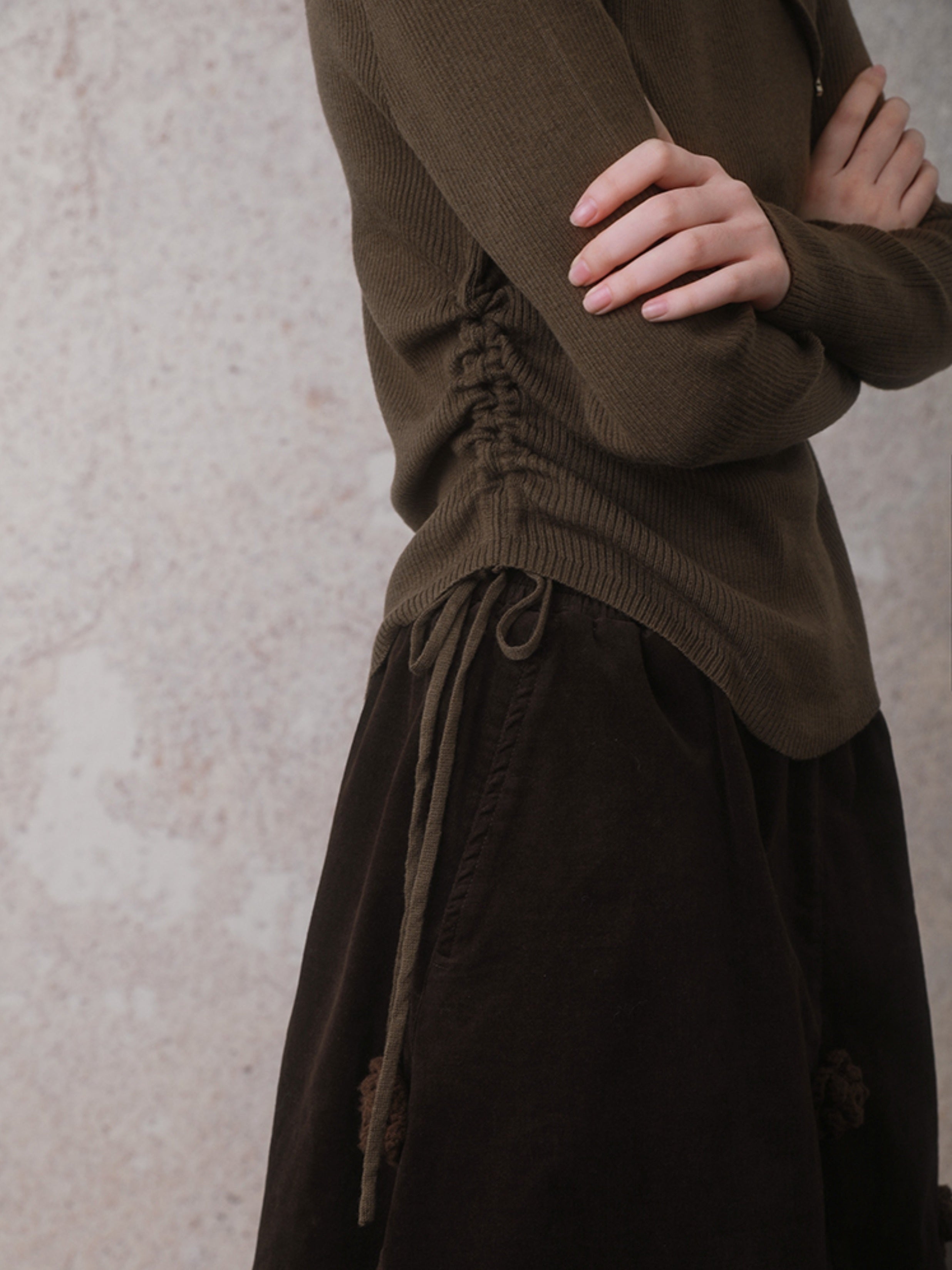 Neuer chinesischer Styledrawstring -Ausschnittpullover