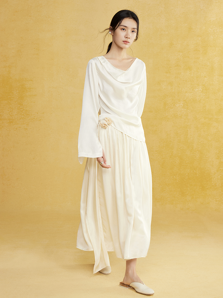 Swing Collar Wide Sleeve Drape Top