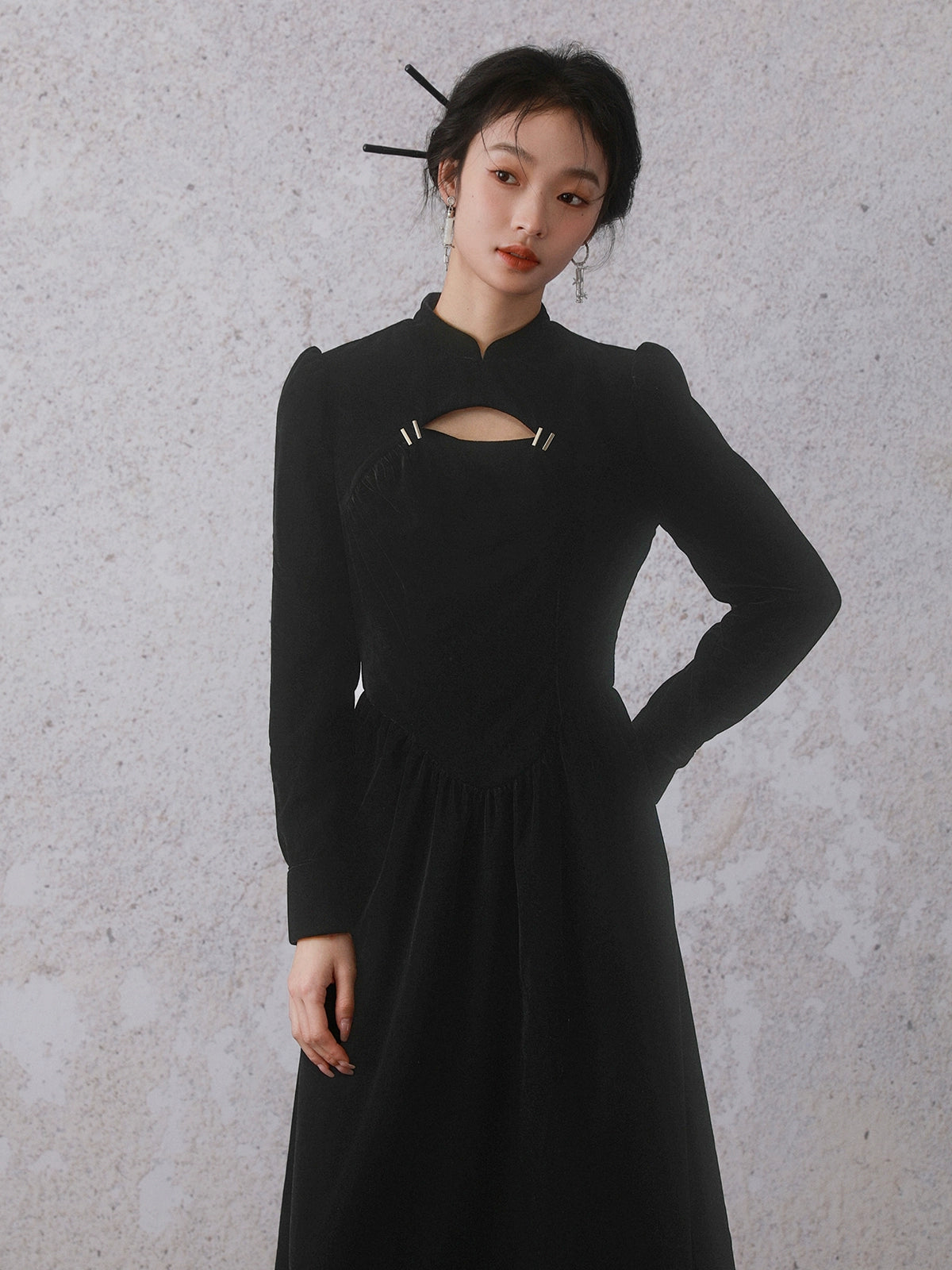 Chinese Style Velvet Buckle Cutout Design Dress