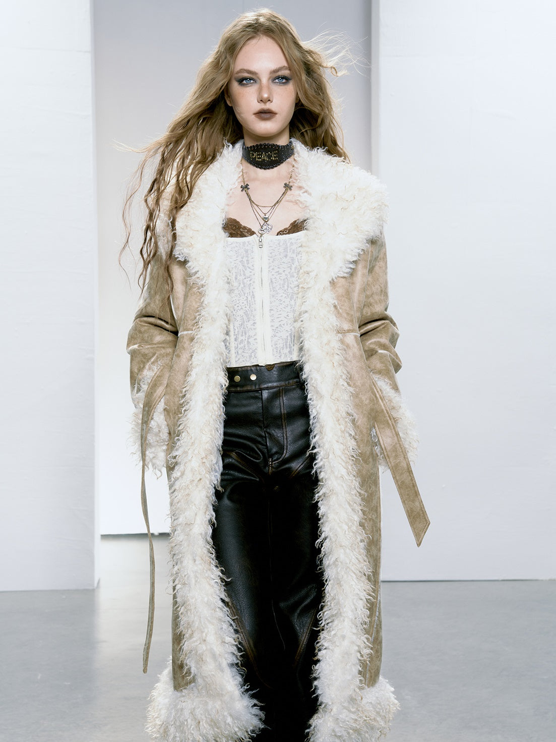 Umweltfreundlicher Fell gefälschter Ledermantel