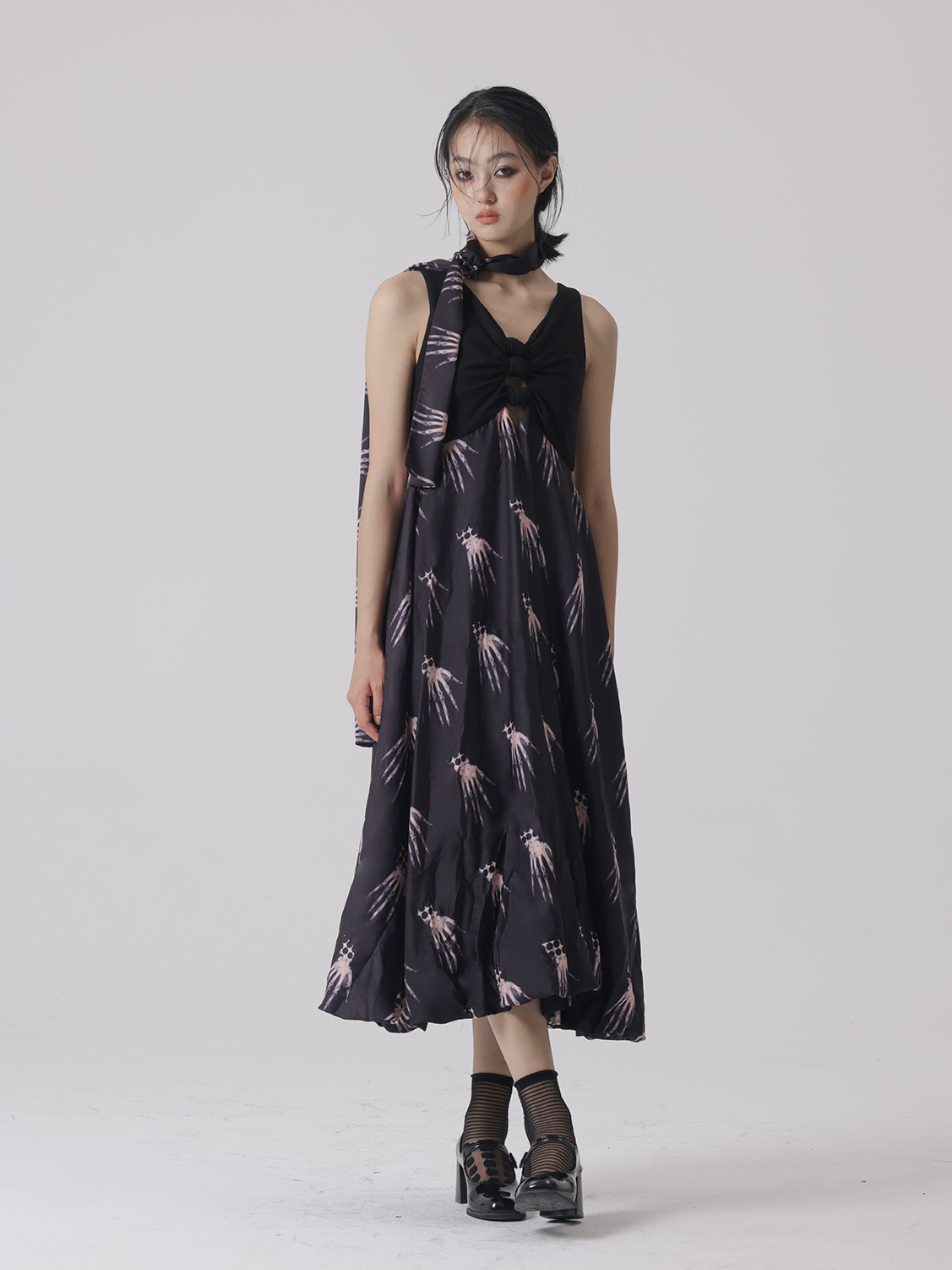 Handschatten -Draping -Design -Ärmelkleid