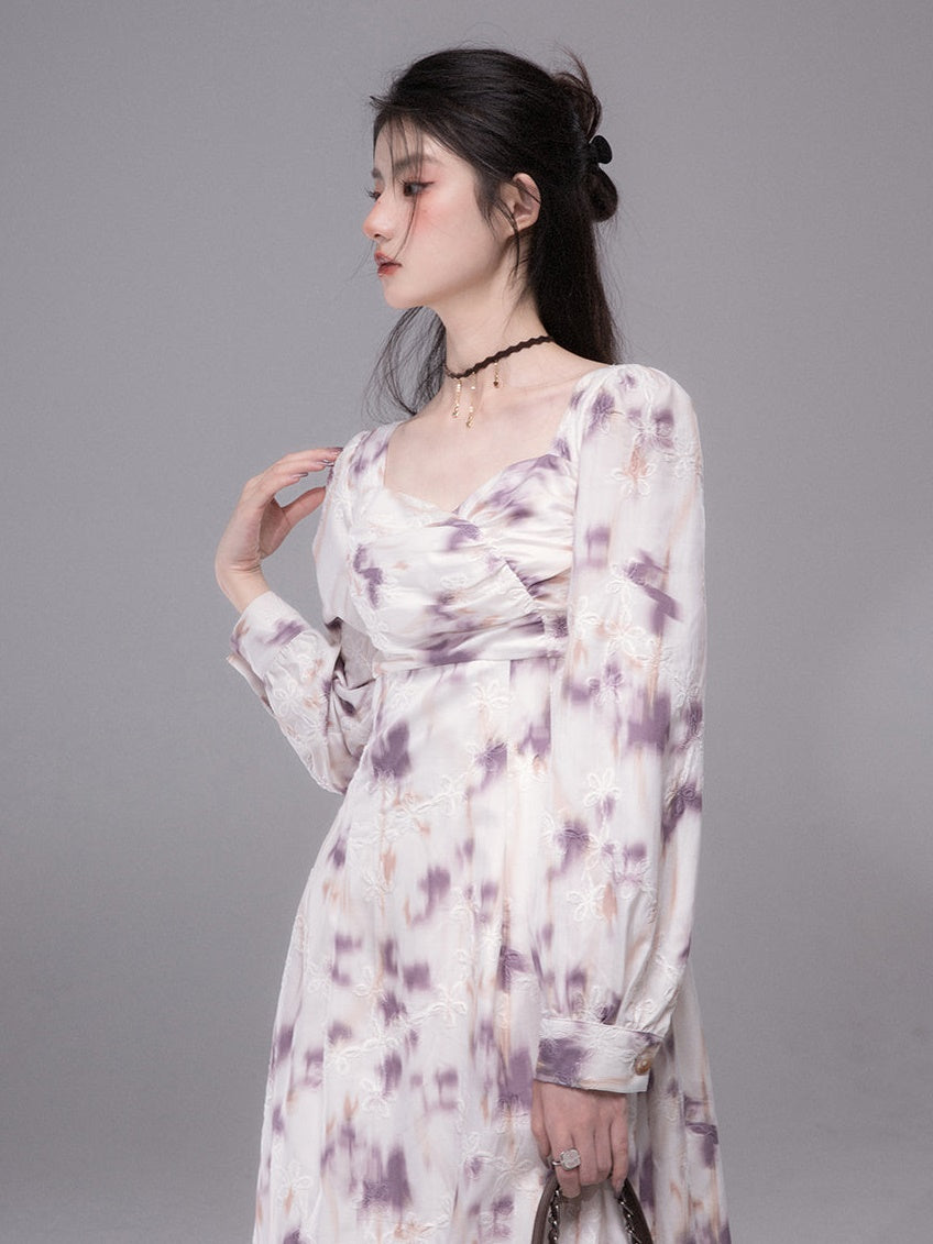 Coffre floral brumeux robe imprimée rassemblée