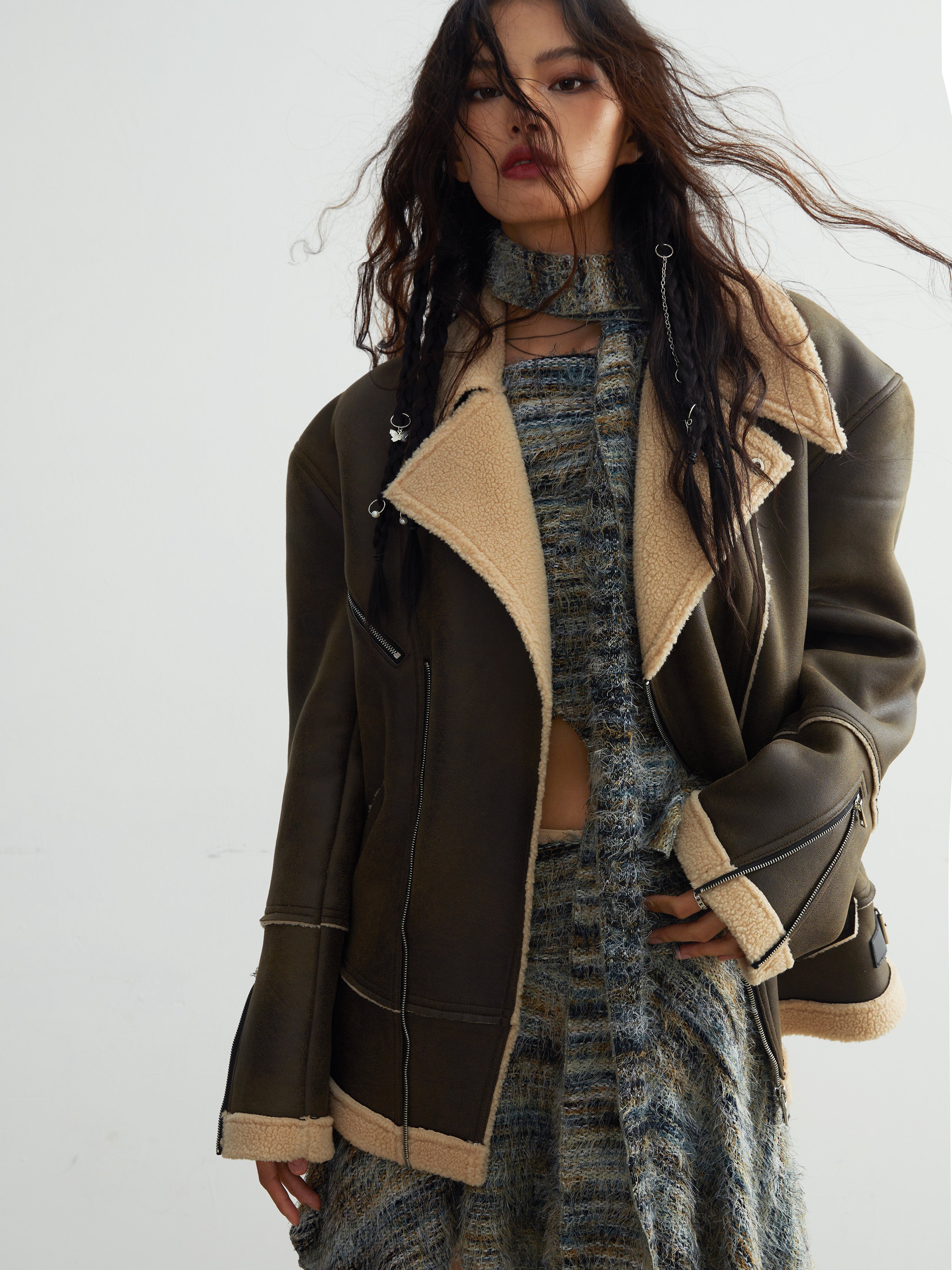 Weitschulter-Nachahmung Lammfellmantel