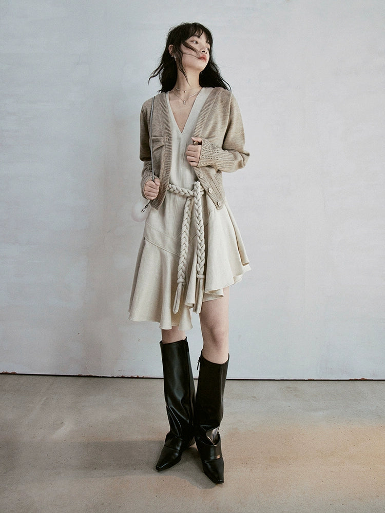 V-Ausschnitt unregelmäßiger Saum-ärmelloses Kleid