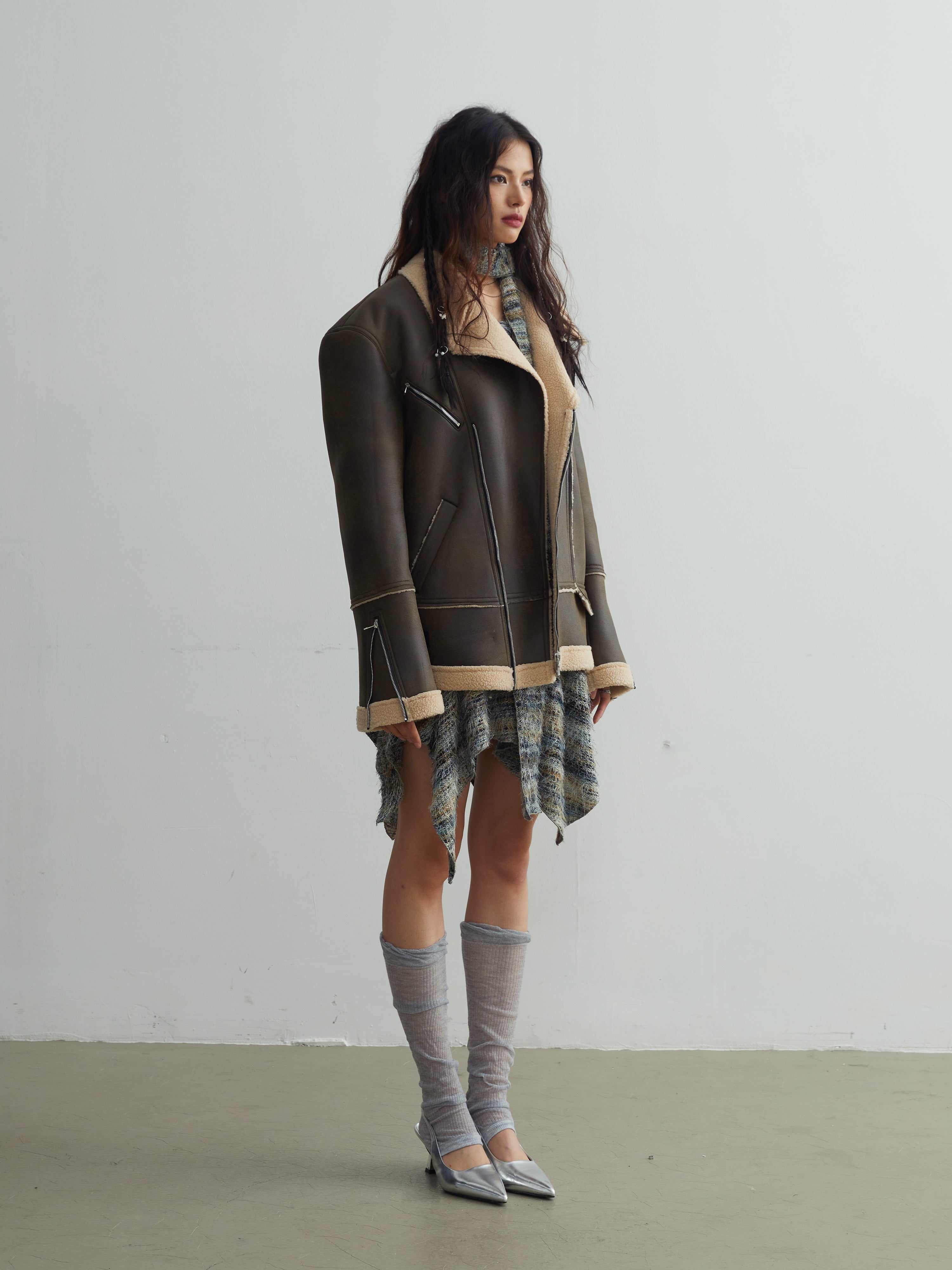 Weitschulter-Nachahmung Lammfellmantel