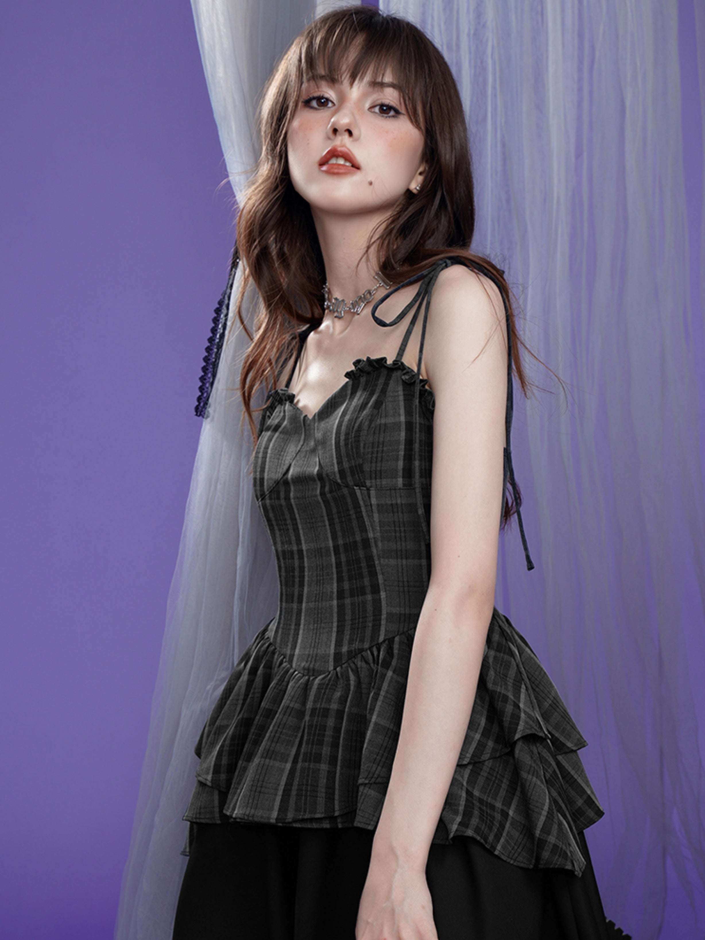 Gitternähtenschlingekleid