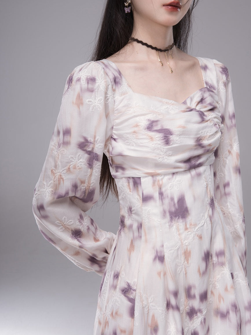 Coffre floral brumeux robe imprimée rassemblée