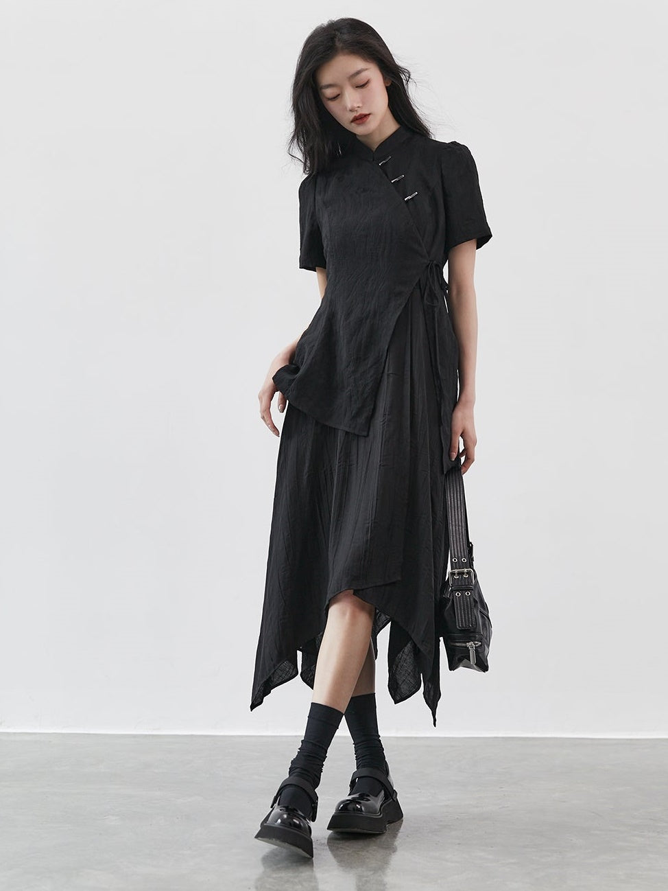 Cachecoeur 맛 스탠드 업 칼라 드레스