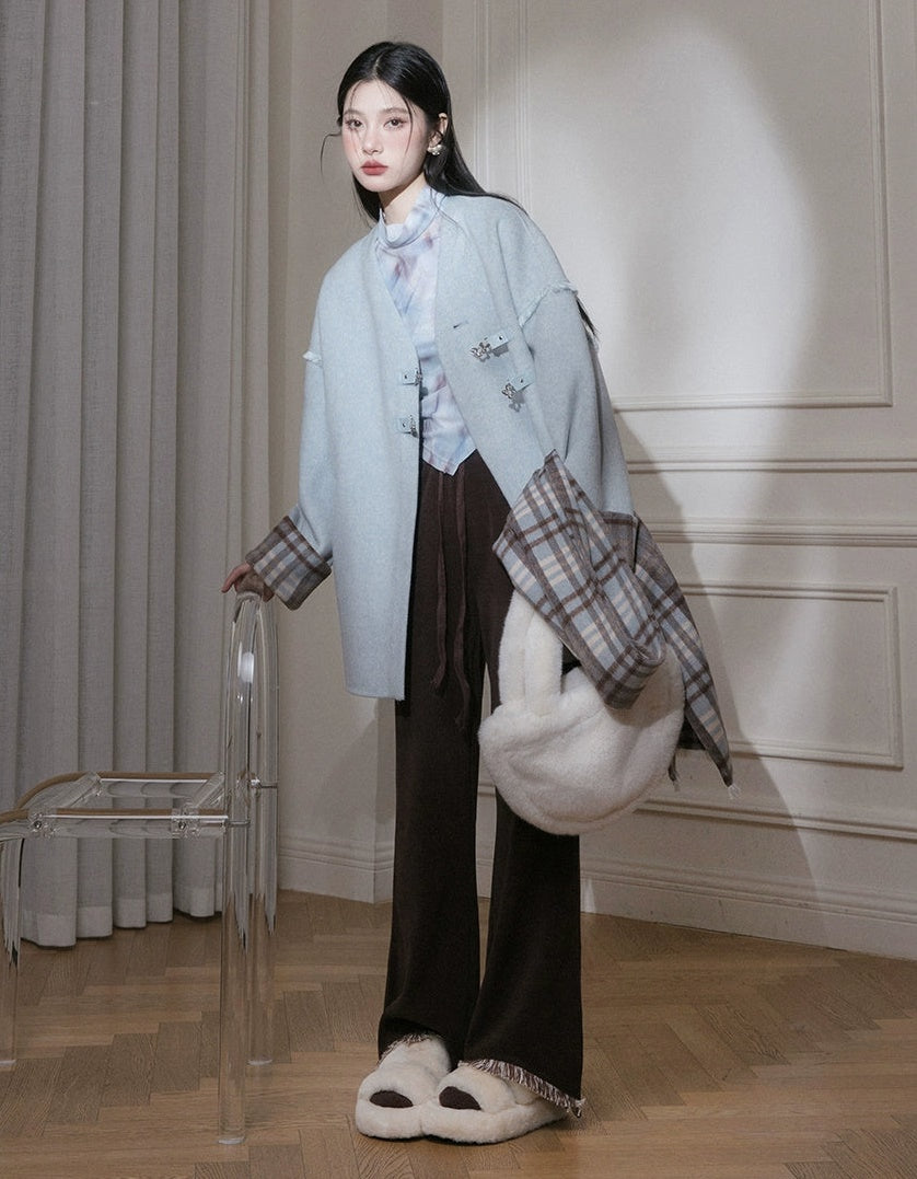 Plaid-Halbjacke und Rock mit V-Ausschnitt