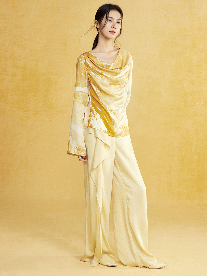 Swing Collar Wide Sleeve Drape Top