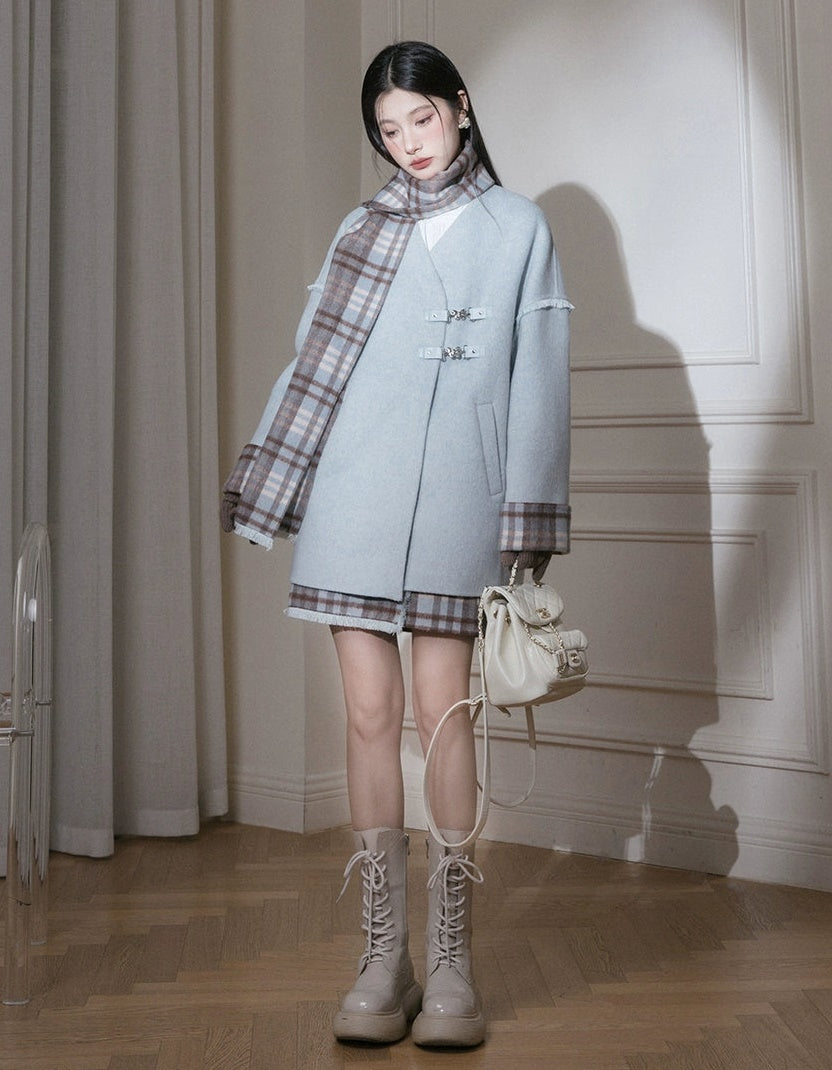 Plaid-Halbjacke und Rock mit V-Ausschnitt