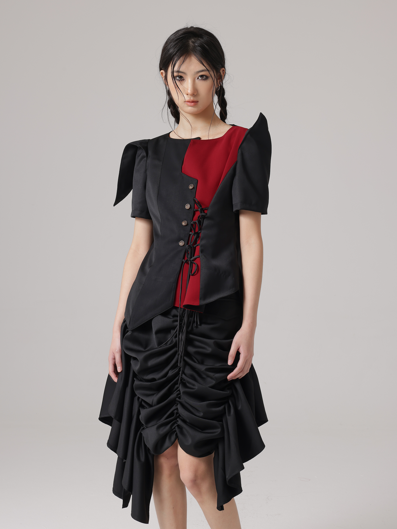 Speziell geformtes Design Pierrot-Shirt & Asymmetrie Rock sammeln
