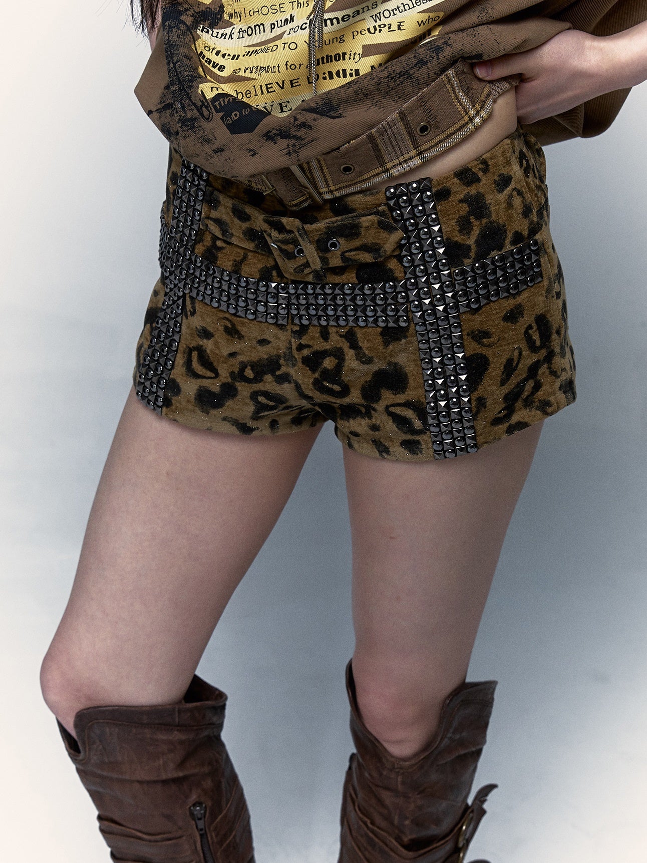 Stamping Rivets Leopard Print Hot Pants
