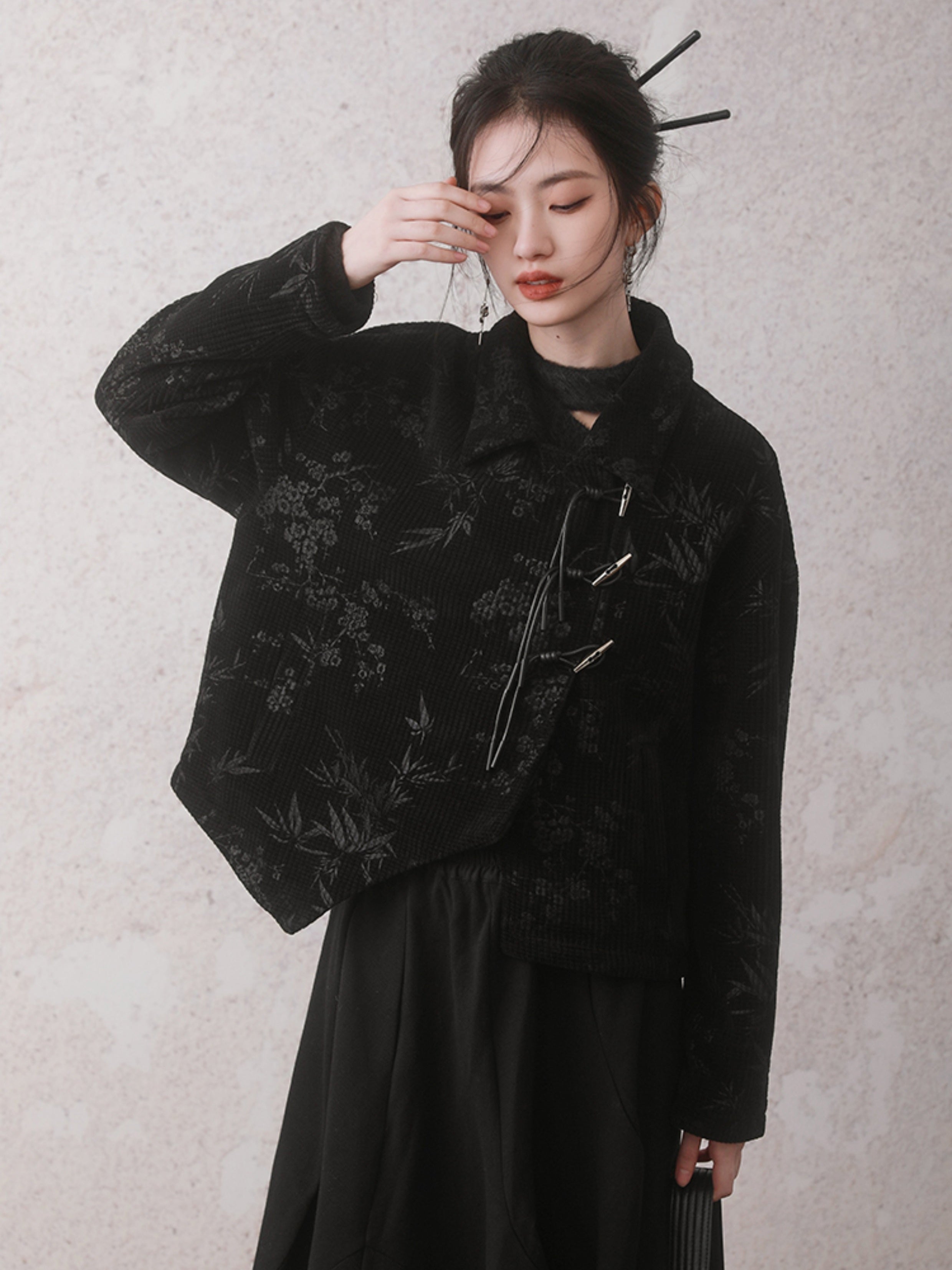 대나무 잎은 엠보싱 된 비스듬한 옷깃 짧은 재킷