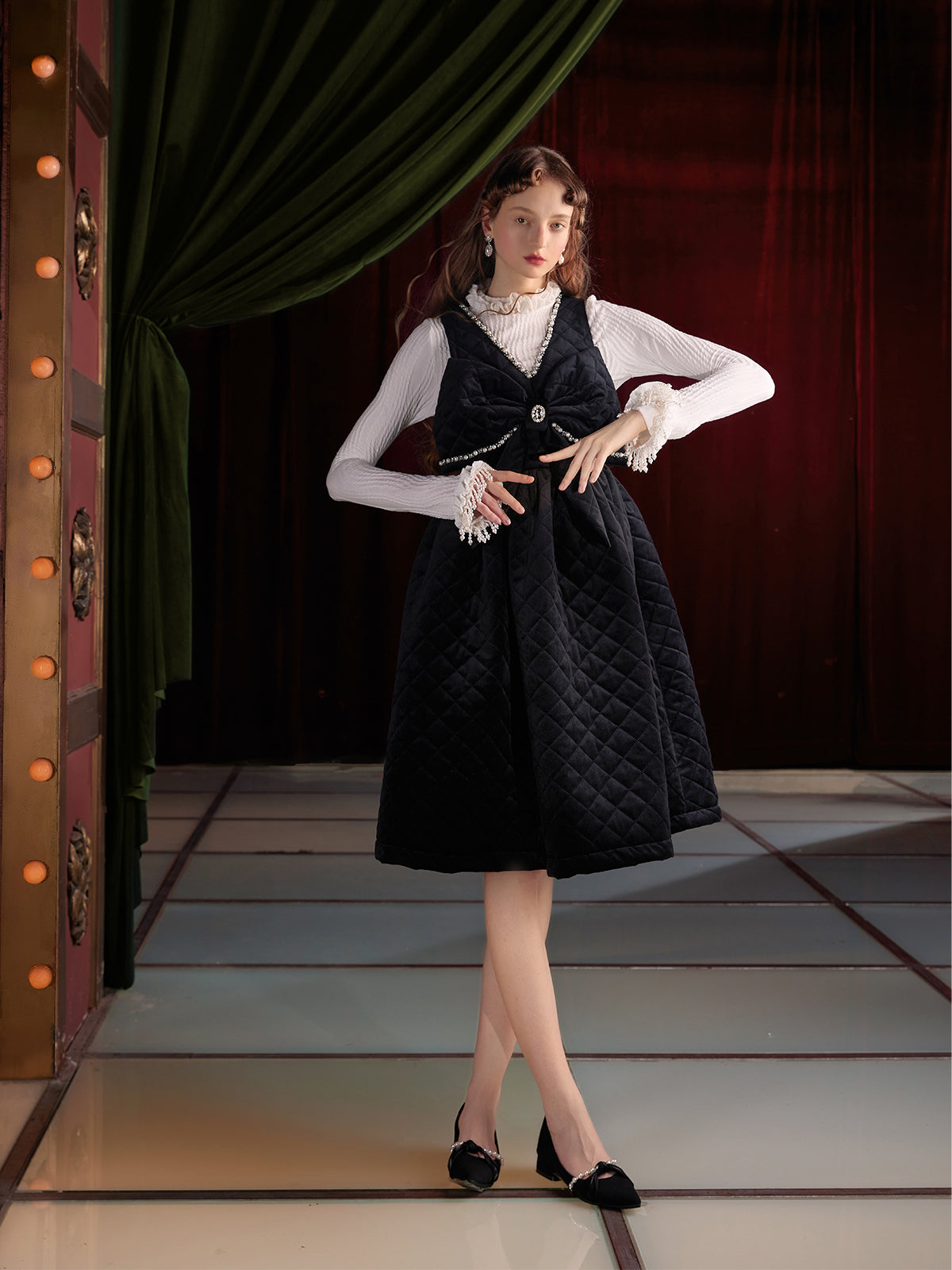 Velvet Bogen Edelstein -Perlenhülsenkleid