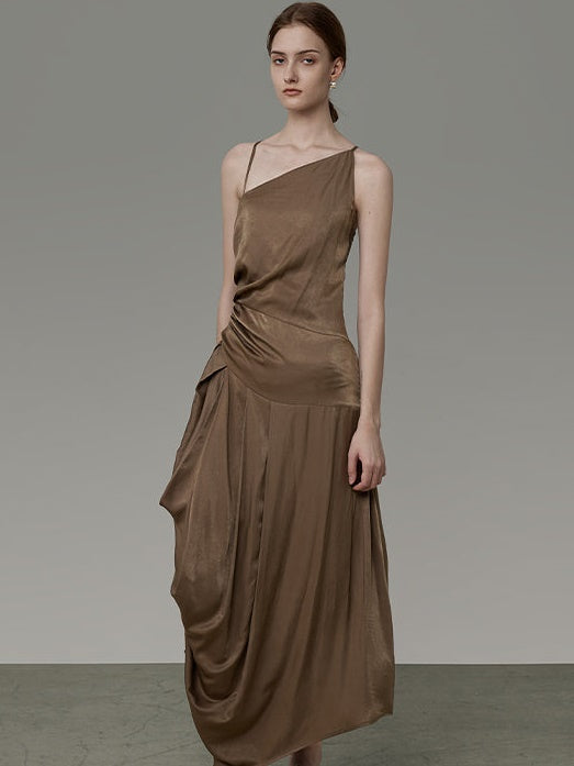 불규칙한 드레이프 경사 디자인 슬립 드레스