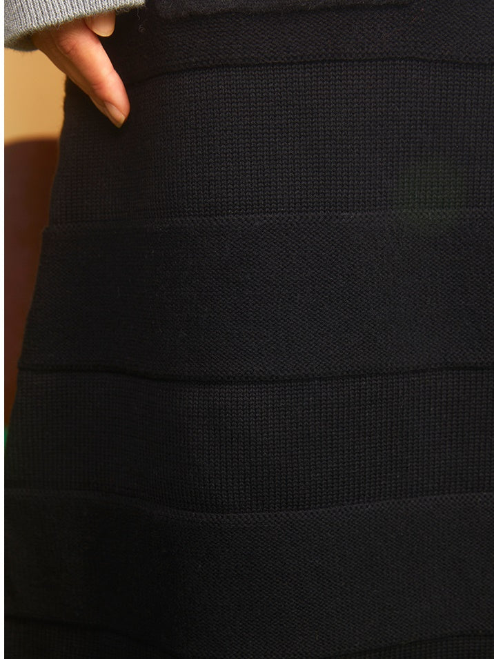 Strawberry Jacquard V-Ausschnitt Strickpullover & Rock