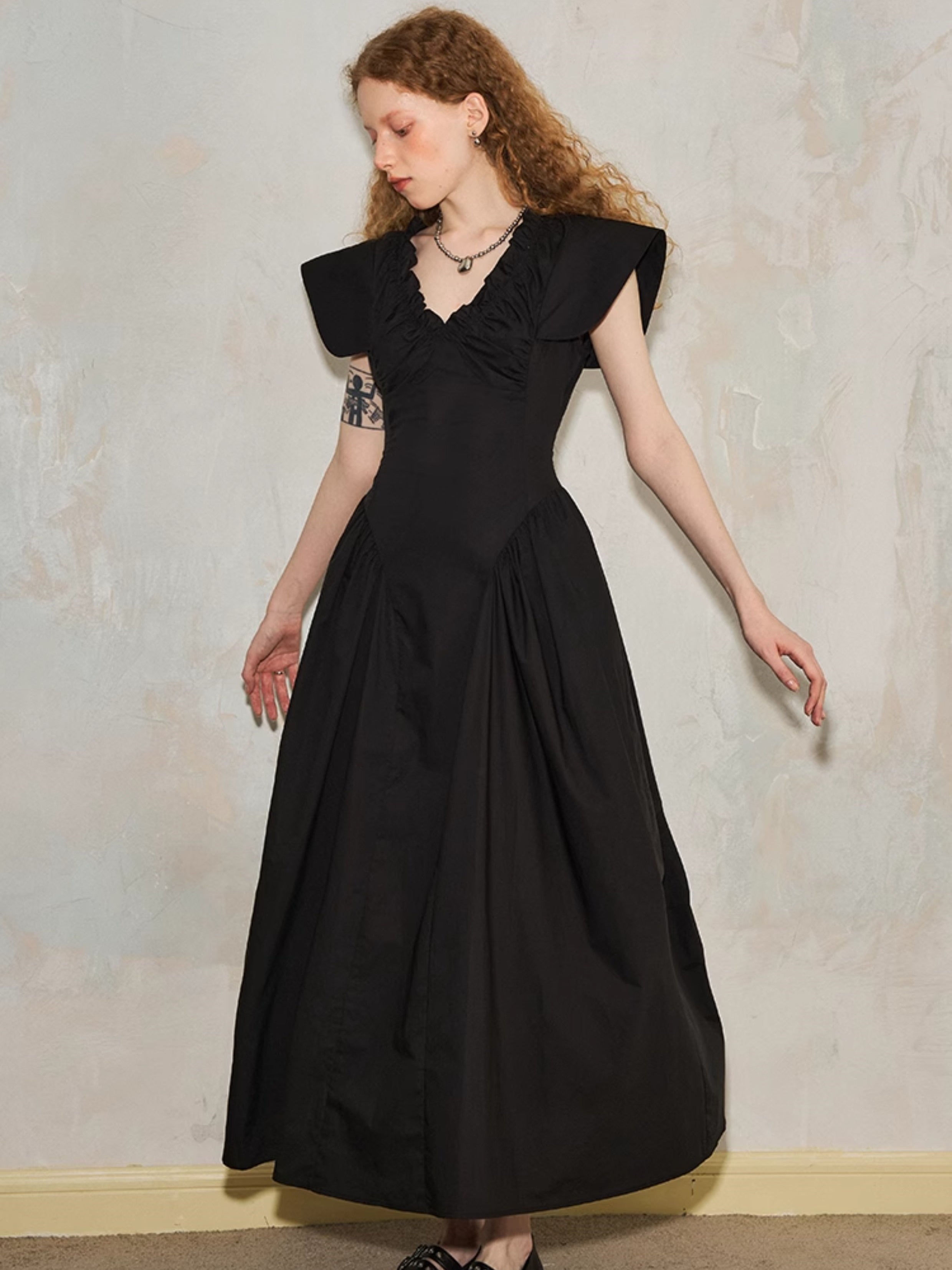 Wrinkled V-neck French Flying Sleeve Dress