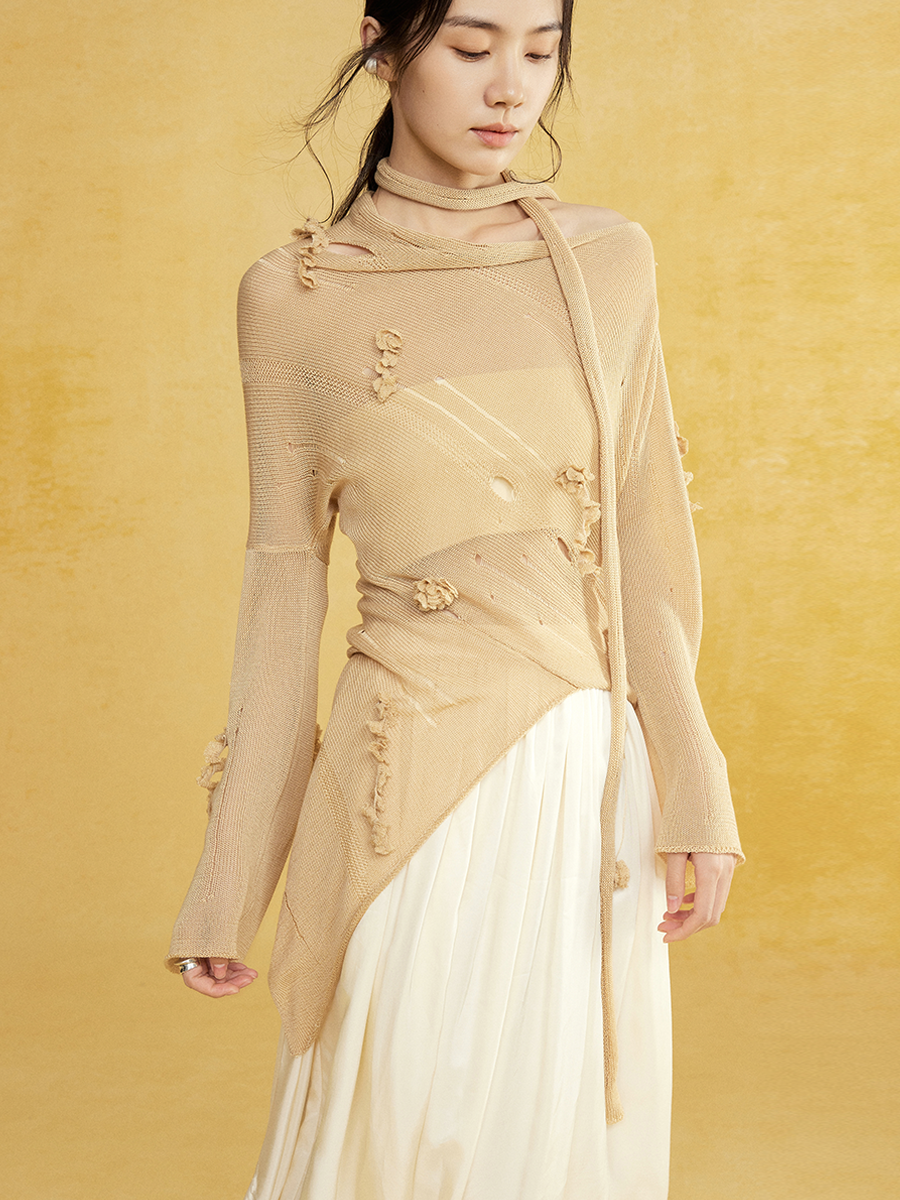 Slant-Hals unregelmäßiger Saumlochpullover