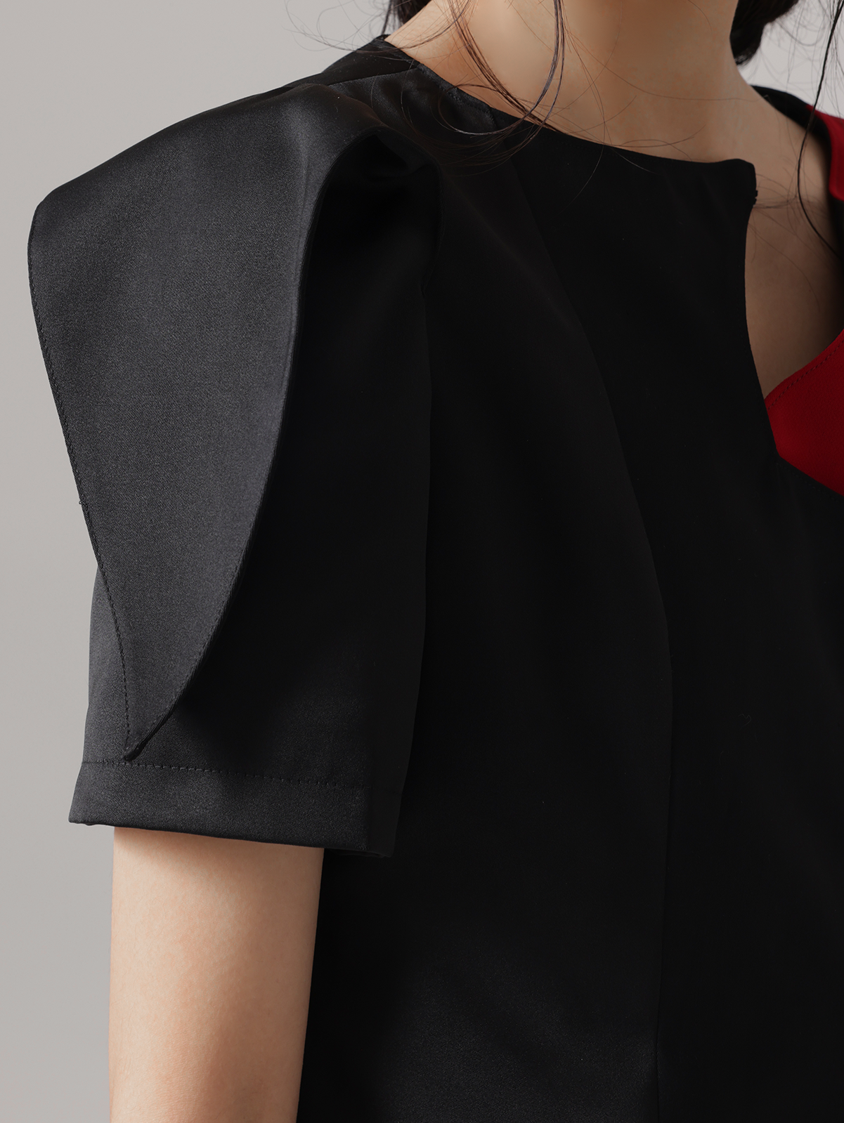 Speziell geformtes Design Pierrot-Shirt & Asymmetrie Rock sammeln