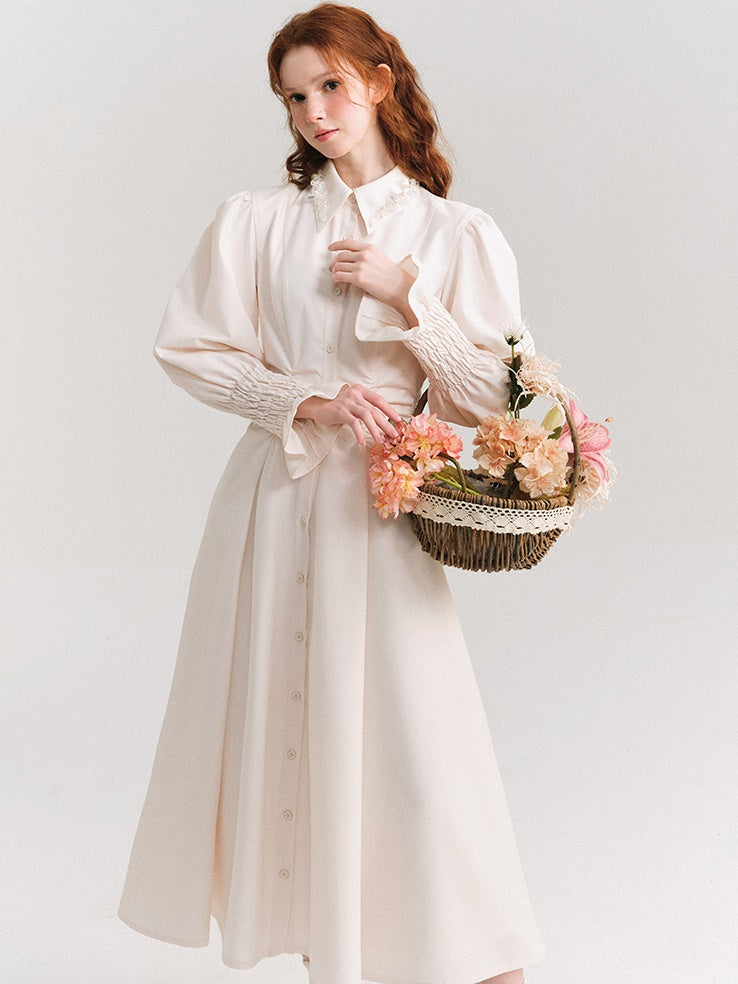 Blütenblätter Blumen und Tränen von Perlen getadertes Taille schlanker Kleid