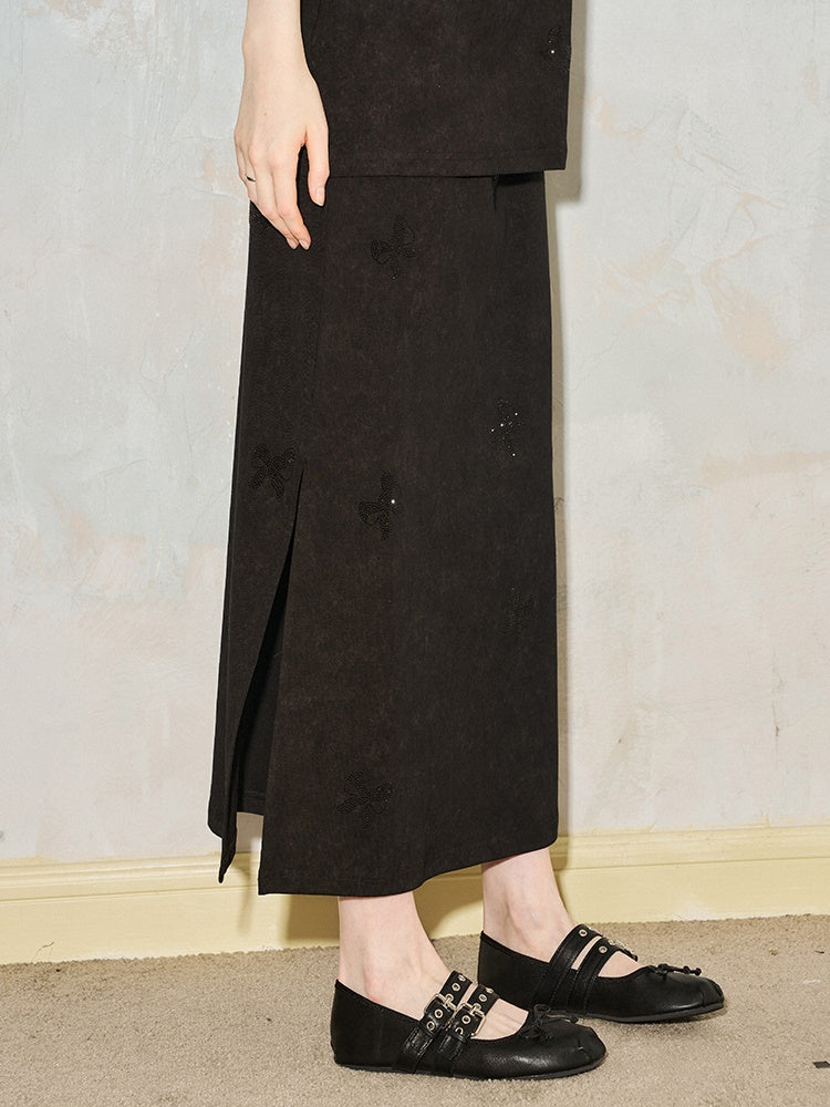 Ribbon Print Round Neck T-Shirt & Fit Slit Long Skirt