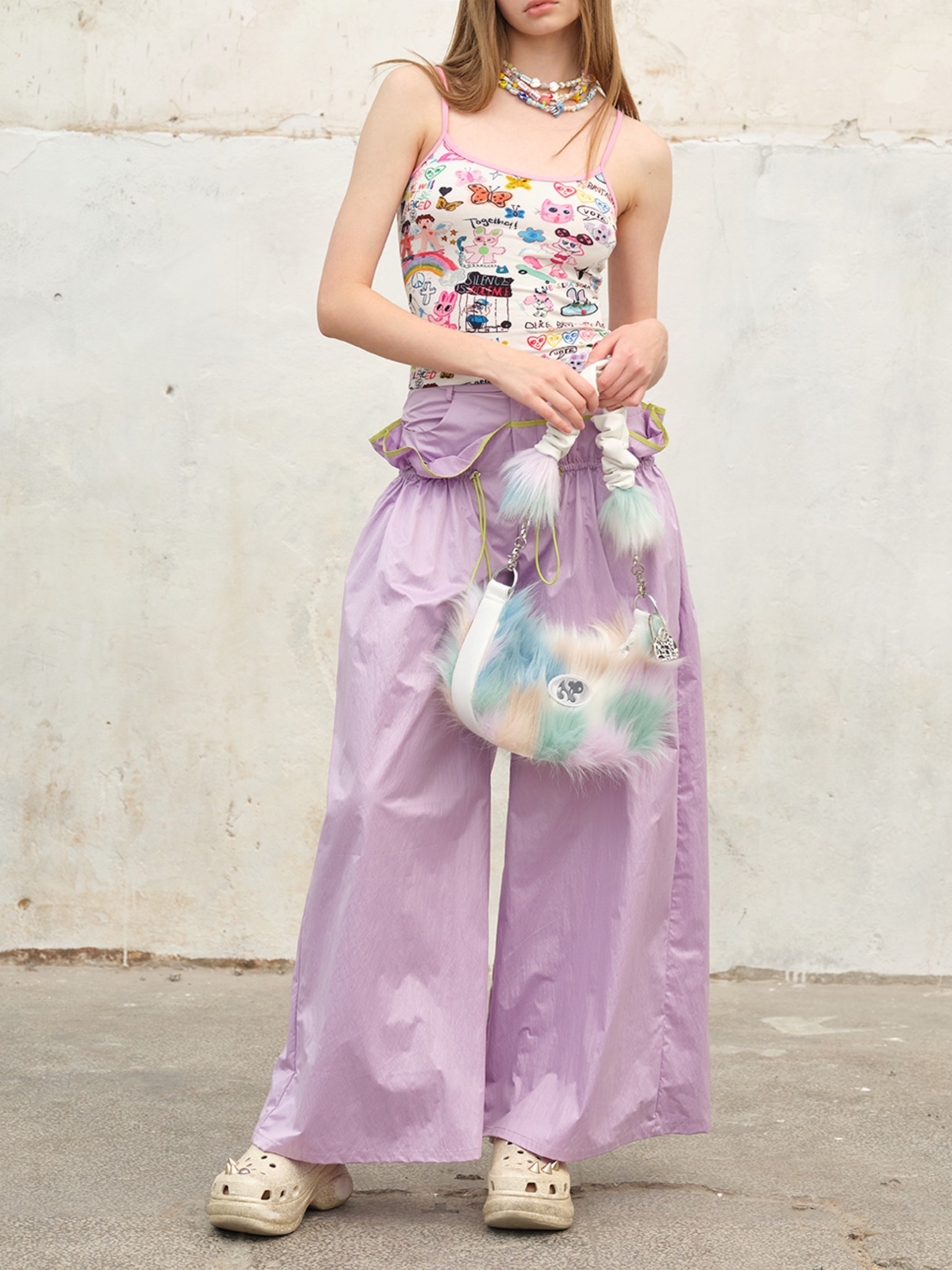 Farbenfrohe pelzige Umhängetasche