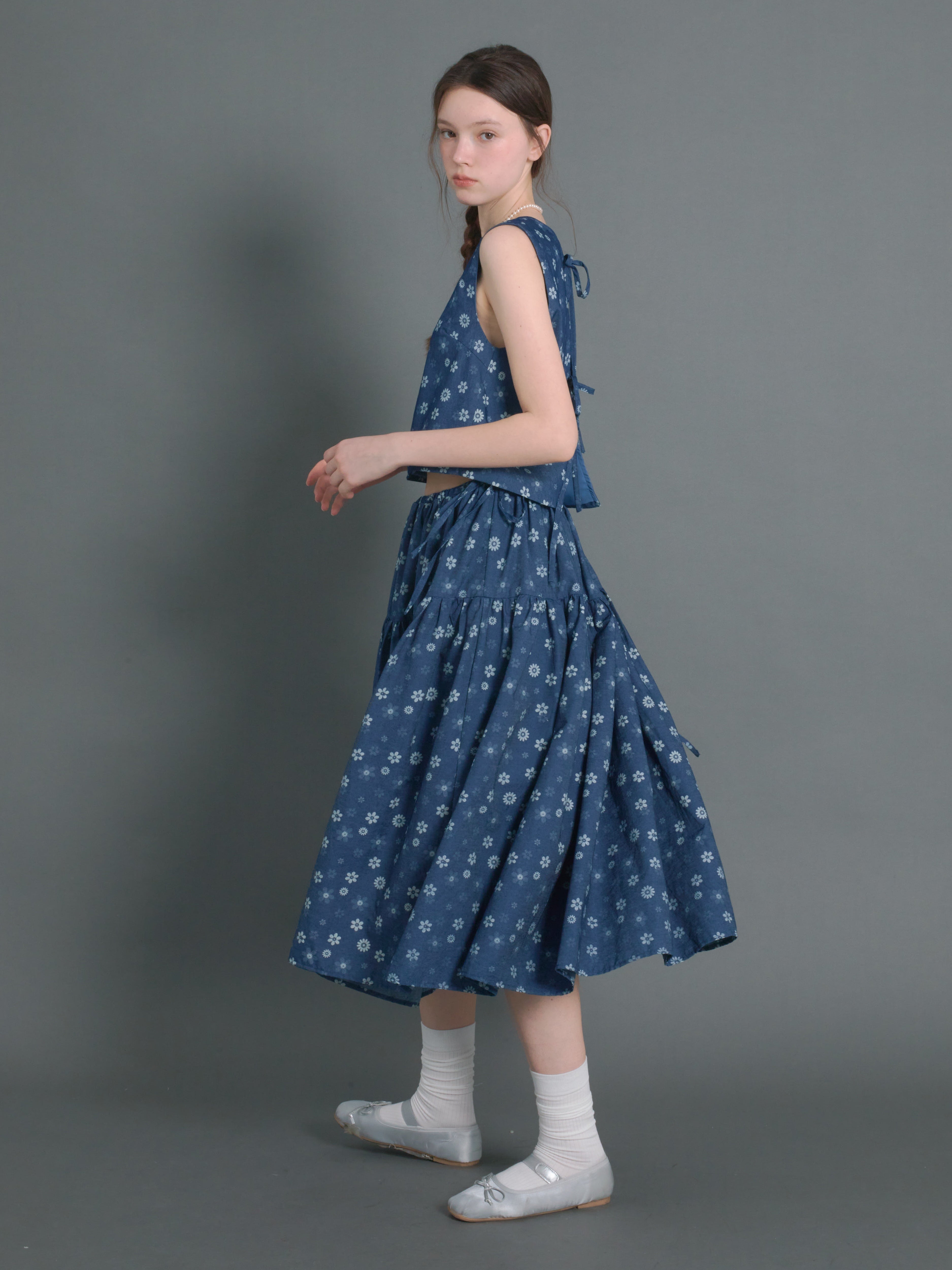 Flower Denim Sleeveless Back Ribbon Top & Gather Fluffy Skirt