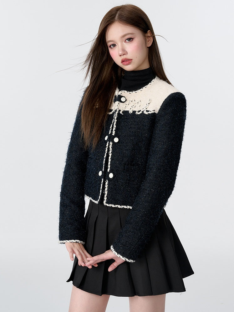 Bicolor는 짧은 트위드 퀼트 재킷을 자수했습니다