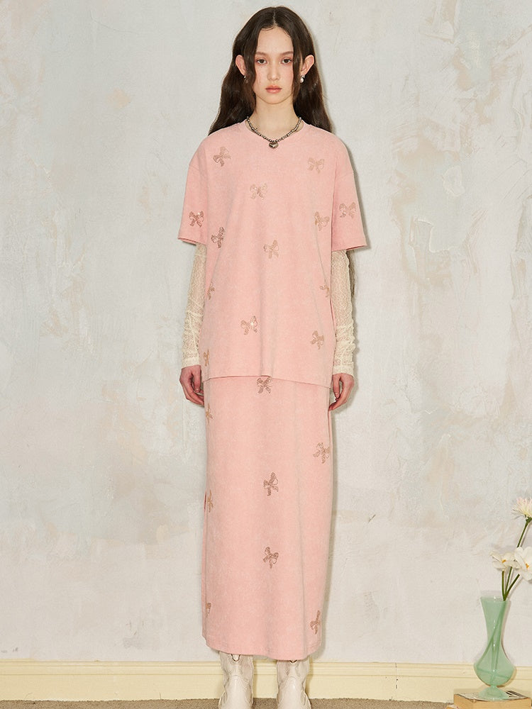 Ribbon Print Round Neck T-Shirt & Fit Slit Long Skirt