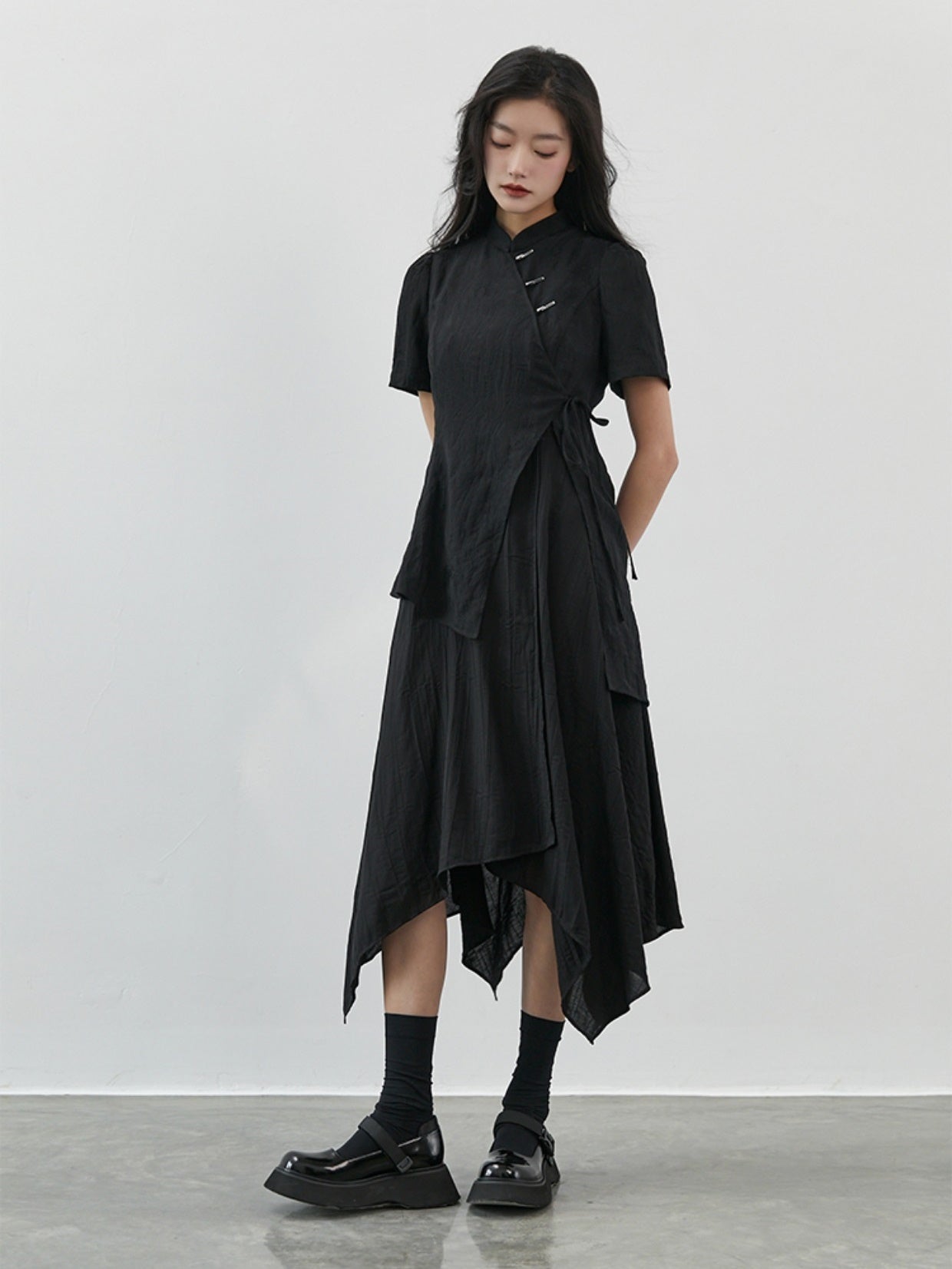 Cachecoeur 맛 스탠드 업 칼라 드레스