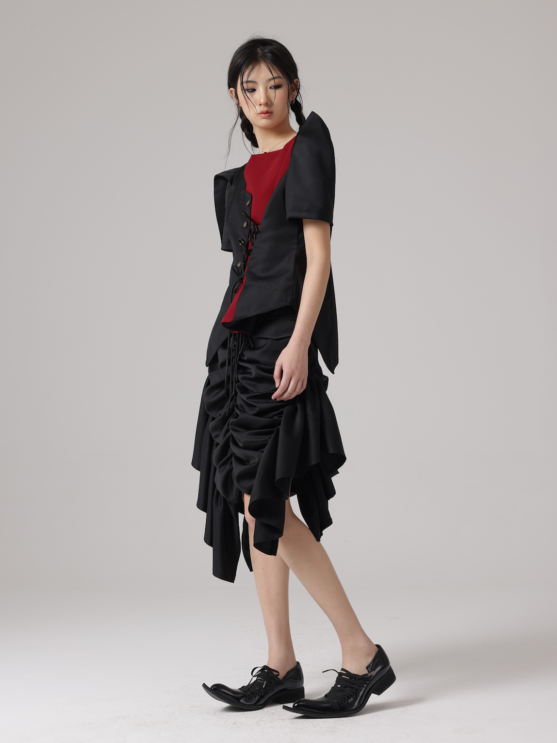Speziell geformtes Design Pierrot-Shirt & Asymmetrie Rock sammeln
