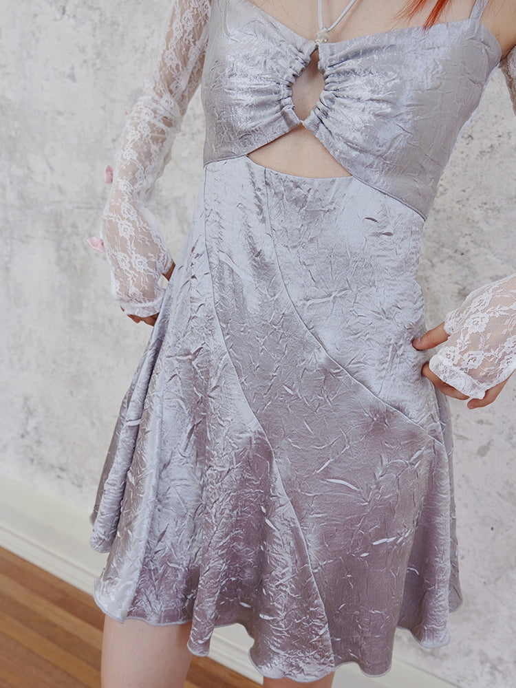 반짝이는 중공 서스펜더 드레스 & 레이스 슬리브