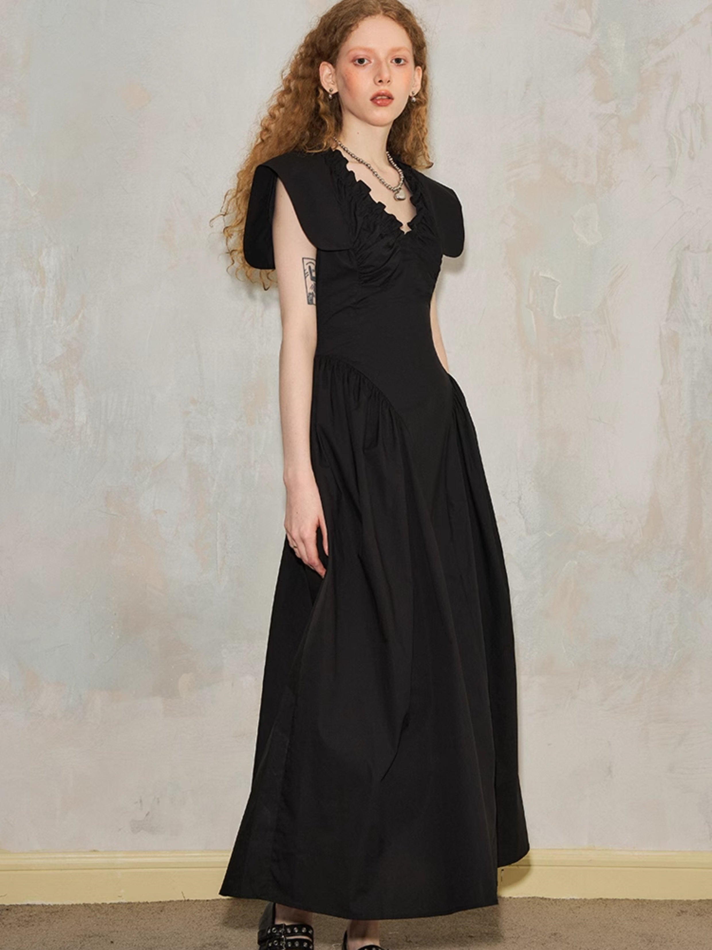 Wrinkled V-neck French Flying Sleeve Dress