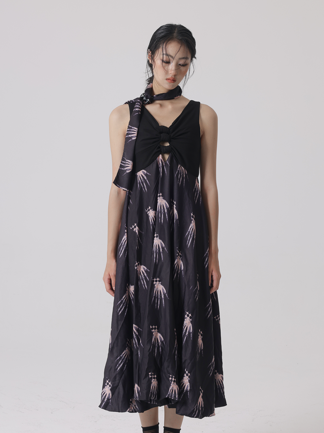 Handschatten -Draping -Design -Ärmelkleid