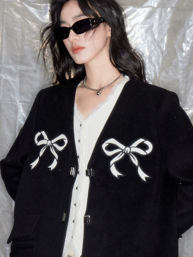 V-Ausschnitt Bow Stickie-Metallknopfjacke